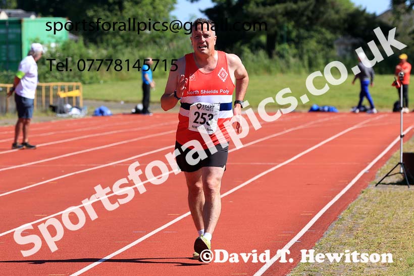 Mens and Womens 2000 metres walk, 2024 NE Masters Track and Field Champs., Monkton Stadium, Jarrow.  Photo: David T. Hewitson/Sports for All Pics